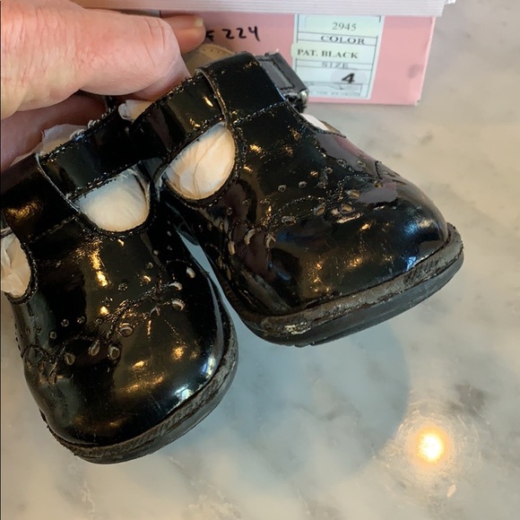 Angel Baby Black Patent Shoes Size 4 - Picture 2 of 3